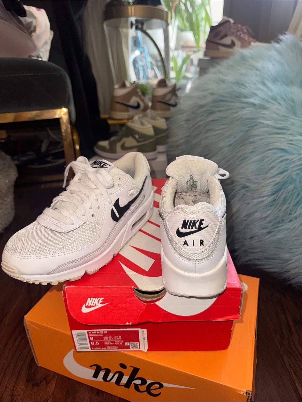 Nike Women’s size 8 Air Max 90White Sneakers with Black Swoosh Accent CQ2560-101